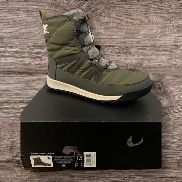 Sorel Women's Whitney II Short Lace Winter Boots - Size 7.5 - Picture 2 of 6